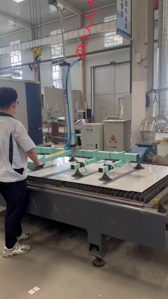 Пневматический вакуумный захват с консольным краном VitReX TZXT 150–800 кг
